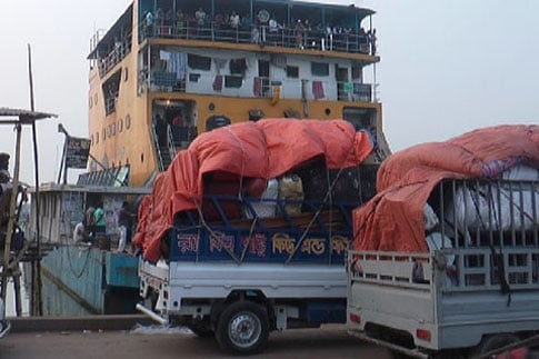 পদ্মায় ৬ ঘণ্টা পর ফেরি চলাচল স্বাভাবিক