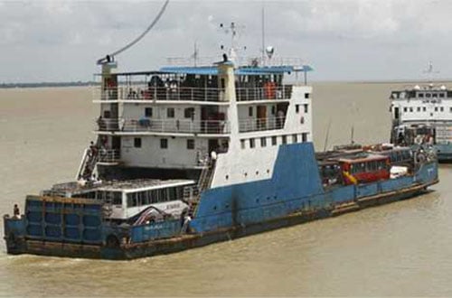 ঘন কুয়াশায় পাটুরিয়া-দৌলতদিয়া নৌরুটে ফেরি চলাচল বন্ধ