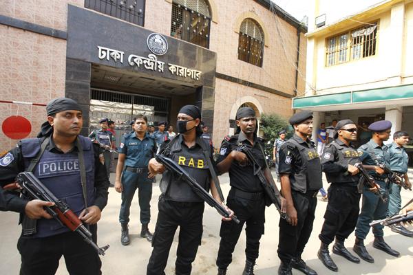 প্রাণভিক্ষার সিদ্ধান্ত জানতে কারাগারে দুই ম্যাজিস্ট্রেট