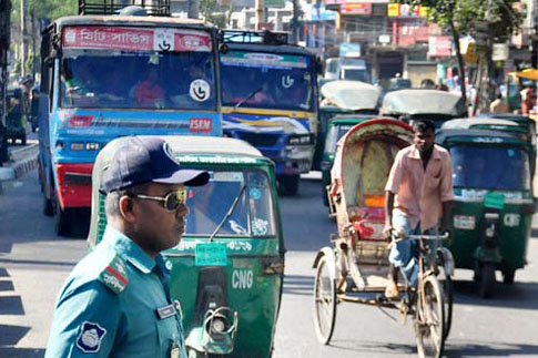 হরতালে স্বাভাবিক রাজধানী, সতর্ক অবস্থানে পুলিশ