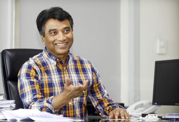 মেয়রের ক্ষমতা হলো ঝাড়ু দেয়া আর গাছ লাগানো