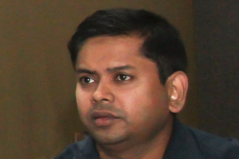 গ্রামীণফোনের চাকরি ছাড়লেন মুজাহিদের ছেলে