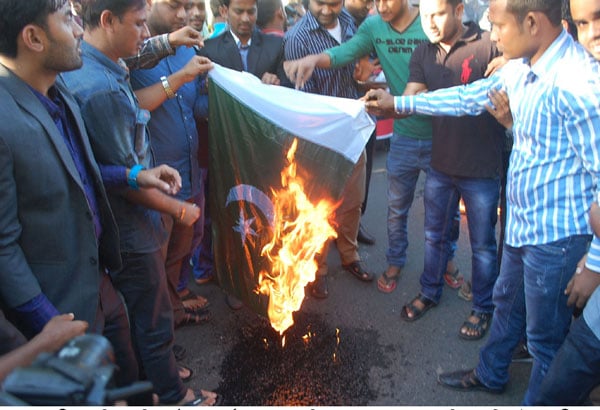 সিলেটে পাকিস্তানের পতাকায় অগ্নিসংযোগ
