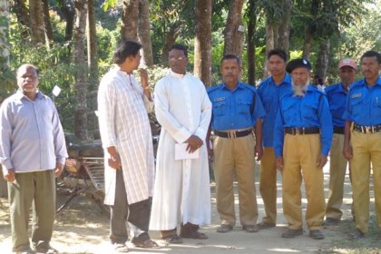 এবার বীরগঞ্জে চার্চের ফাদারকে হত্যার হুমকি