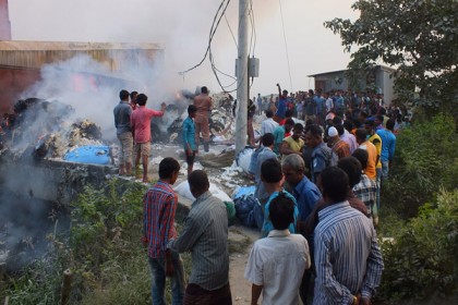 রূপগঞ্জে তুলা কারখানা পুড়ে ছাই