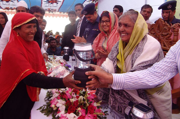 'বিদ্যুৎ লাগবে গো, বিদ্যুৎ...'