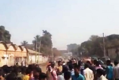 অবশেষে তেজগাঁও রাস্তা থেকে সরলো ট্রাক