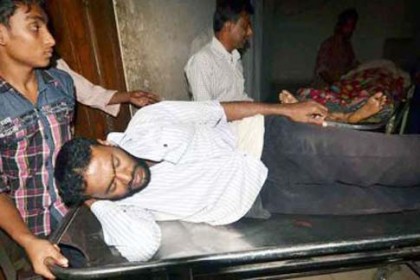 শিয়া মসজিদে গুলিবিদ্ধ ইমামকে ঢাকায় স্থানান্তর