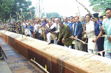 লোকসানের বোঝা নিয়ে মোচিকে আখ মাড়াই মৌসুম শুরু
