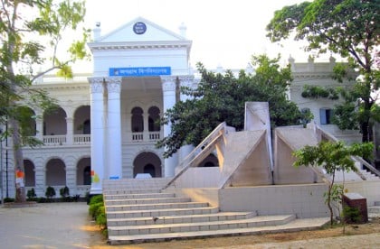 জবি শিক্ষার্থীদের মানববন্ধনে ছাত্রলীগের বাধা