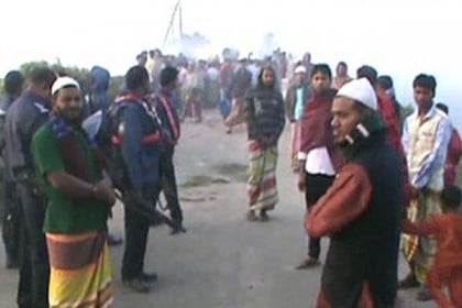 সাভারে ২ ব্যবসায়ীর লাশ উদ্ধার, মহাসড়ক অবরোধ