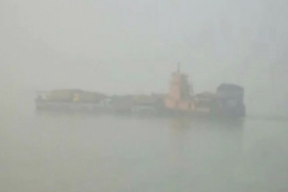 ঘন কুঁয়াশায় শিমুলিয়া-কাওড়াকান্দি রুটে ফেরি চলাচল বন্ধ