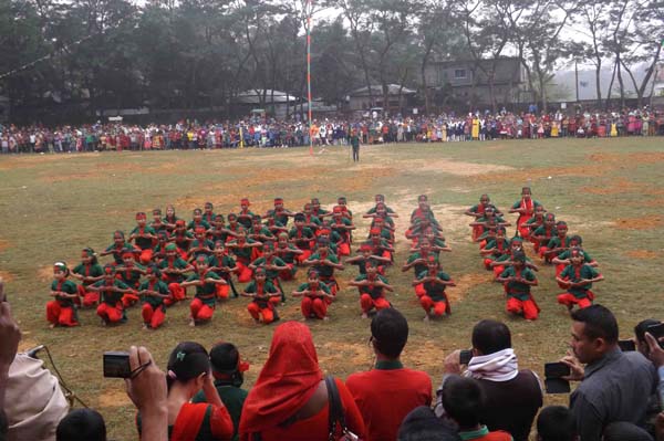 প্রাণবন্ত আয়োজনে লামায় বিজয় দিবস পালন