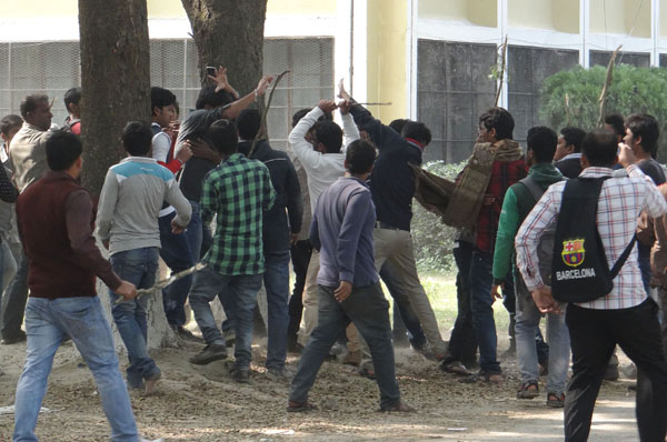 ইবিতে ছাত্রলীগের দু'গ্রুপের সংঘর্ষ, গুলিবিদ্ধসহ আহত ১০


