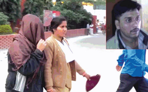 ট্রেনে নাবালিকাকে গণধর্ষণ সেনাদের