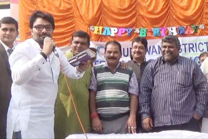 তৃণমূলের মঞ্চে গান গাইলেন বিজেপির মন্ত্রী বাবুল!

