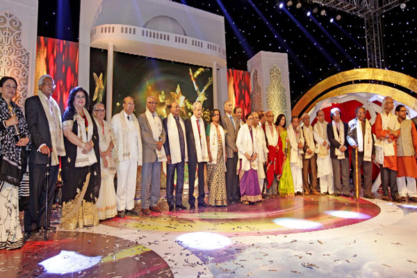 সম্মাননা পেলেন ২৭ গুণীজন