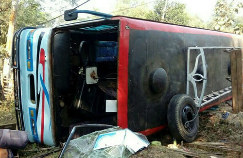 রাঙামাটিতে যাত্রীবাহী বাস উল্টে আহত ৪০