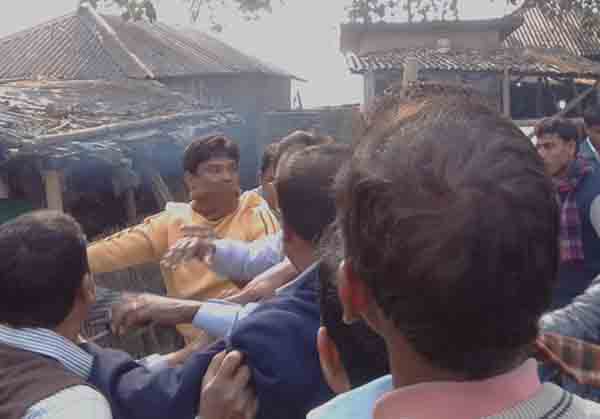 সিরাজগঞ্জে ৬ সাংবাদিক সন্ত্রাসী হামলার শিকার