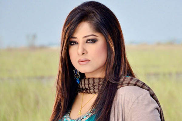 মৌসুমীকে কেন্দ্র করে রণক্ষেত্র