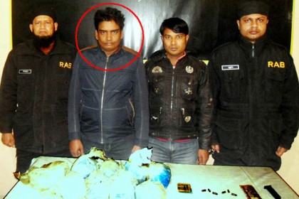 শিবগঞ্জে গান পাউডারসহ আওয়ামী লীগ নেতা আটক

