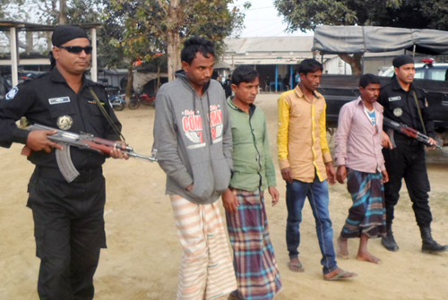 সিরাজগঞ্জে ব্যবসায়ীকে হত্যার ঘটনায় ৪ যুবক আটক