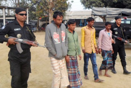 সিরাজগঞ্জে ব্যবসায়ীকে হত্যার ঘটনায় ৪ যুবক আটক