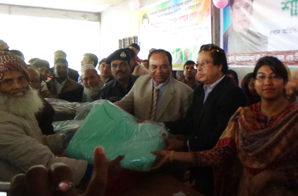 কালকিনিতে ৪ সহস্রাধিক দরিদ্র মানুষকে নতুন কম্বল প্রদান
