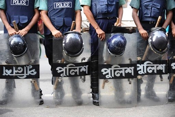 পুলিশের নির্যাতনে এবার গাছ ব্যবসায়ী আহত