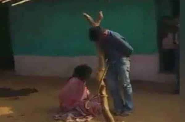 প্রেমের অপরাধে যুগলকে গাছের সাথে বেঁধে রাখলো পরিবার