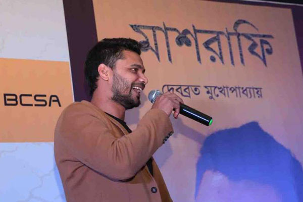 তোকে নিয়ে আরও বড় বই লেখা হবে, তাসকিনকে মাশরাফি