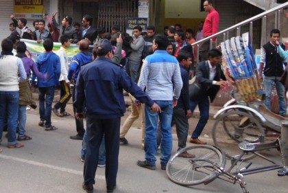 ময়মনসিংহে ছাত্র সমাজের বিক্ষোভ, ভাংচুর