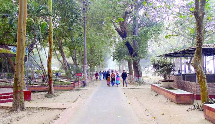 নাগরিক বিনোদনে জয়নুল উদ্যান