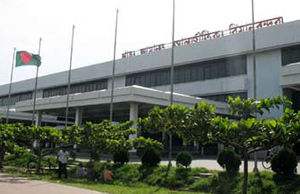 শাহ আমানতে ড্রোন ও সিকিউরিটি স্ট্যান গানসহ যাত্রী গ্রেফতার