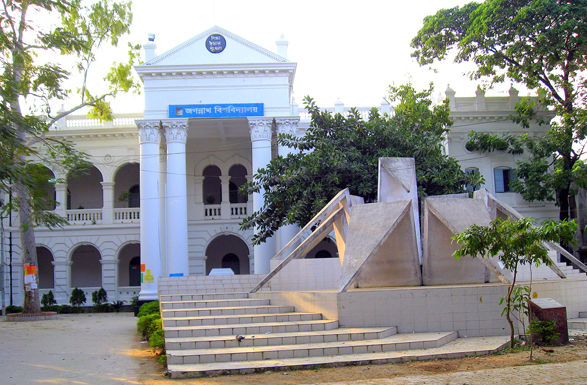 জবিতে প্রথম অ্যাম্বুলেন্স উদ্বোধন
