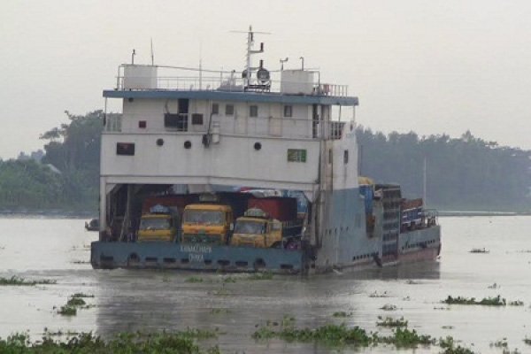পাটুরিয়া-দৌলতদিয়া নৌরুটে ফেরি চলাচল শুরু