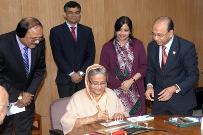 স্মারক ডাকটিকিট অবমুক্ত করলেন প্রধানমন্ত্রী
