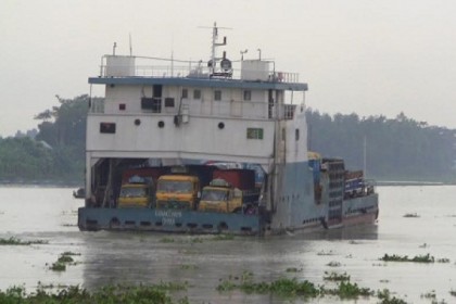 পাটুরিয়া-দৌলতদিয়া নৌরুটে ফেরি চলাচল শুরু