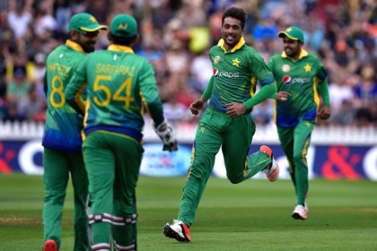 পাকিস্তানের তুরুপের তাস আমির
