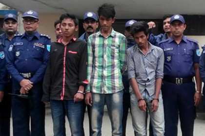 
কলেজছাত্র শাকিল হত্যায় তিন বন্ধু গ্রেফতার
