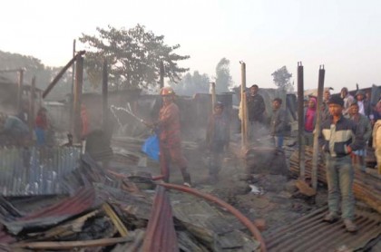 দিনাজপুরে অগ্নিকাণ্ডে ২০টি দোকান পুড়ে ছাই