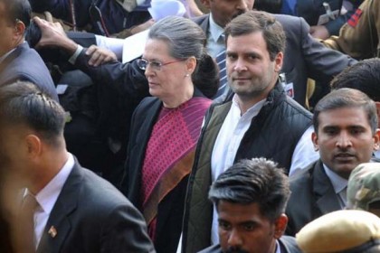 সুপ্রিম কোর্টের দ্বারস্থ হলেন সোনিয়া-রাহুল
