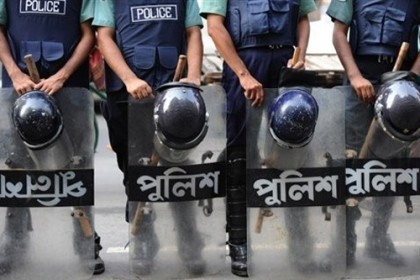 চা বিক্রেতার মৃত্যুতে ৪ পুলিশ প্রত্যাহার