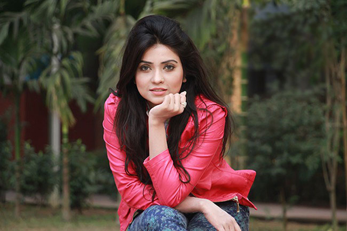 বাণিজ্যিক নয় 'লাইট' সিনেমায় অভিনয় করতে চাই
