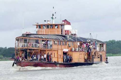 ১৮০ যাত্রী নিয়ে কীর্তনখোলার চরে স্টিমার