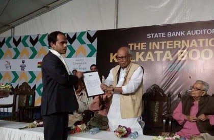 'কৃত্তিবাস' পুরস্কার পেলেন বাংলাদেশের ইমতেয়াজ
