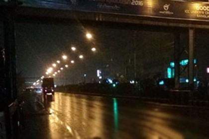 মধ্যরাতের বৃষ্টিতে ধূলিমুক্ত রাজধানী