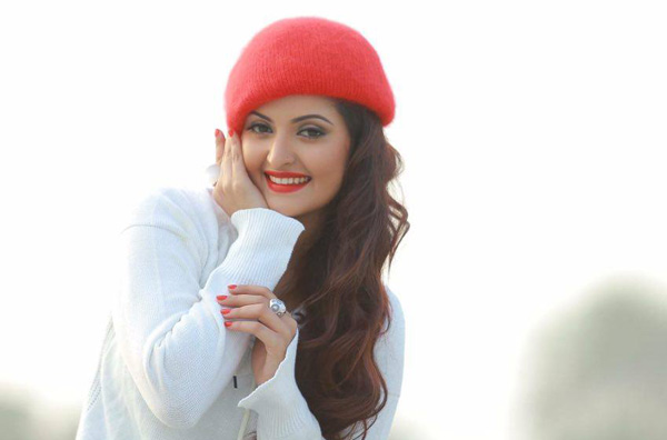 স্বপ্নের জাল বুনতে পরী এবার চাঁদপুরে