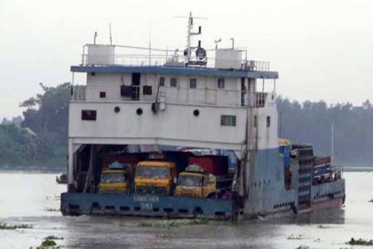 পাটুরিয়া-দৌলতদিয়া নৌরুটে ফেরি চলাচল শুরু