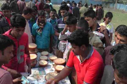 তাড়াশে ঐতিহ্যবাহী দই মেলা অনুষ্ঠিত